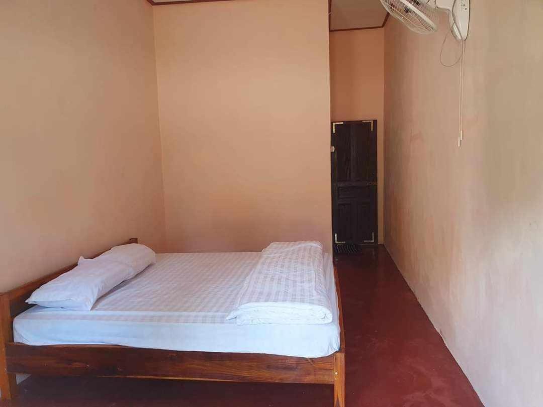 Khounxok Guesthouse Nong Khiaw Luaran gambar